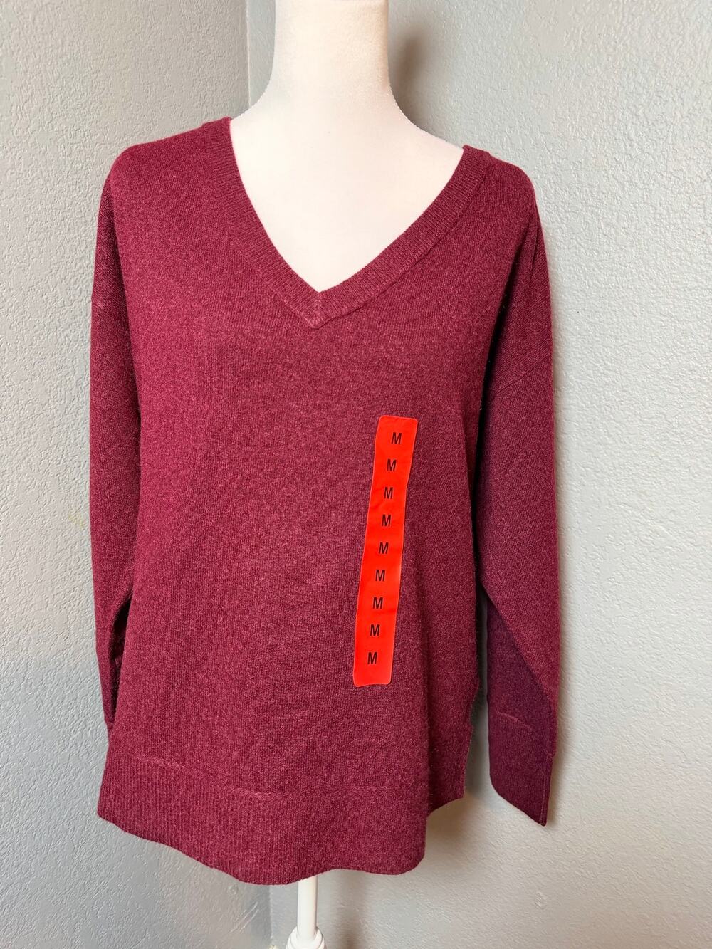 NWT Burgundy Women's V-Neck Medium Sweater 1299